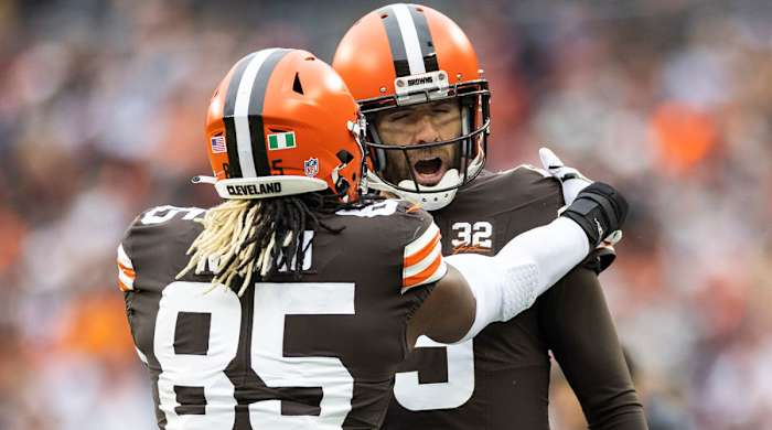 Joe Flacco with his eyes closed as David Njoku puts his hand on the QB’s shoulders to celebrate a big play.
